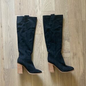 Elegant Black Heeled Boots